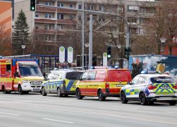 90 Jaehriger Radfahrer Kracht In Strassenbahn 04